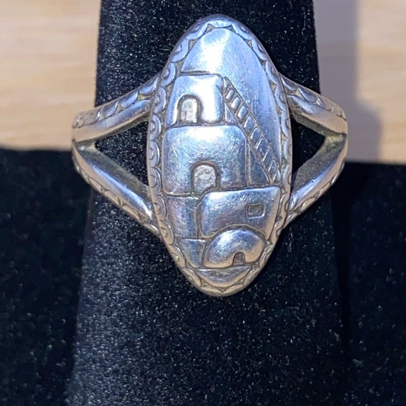 Jewelry - Vintage 925 silver engraved Pueblo Indian Cliff Dwelling scene women’s ring